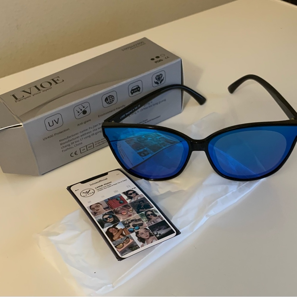 Lvioe Ladies Sunglasses, new in box, UV protection.